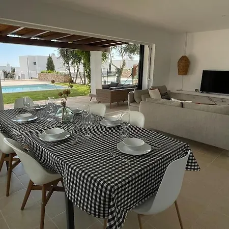 Villa Con Piscina Privada Y Ac *