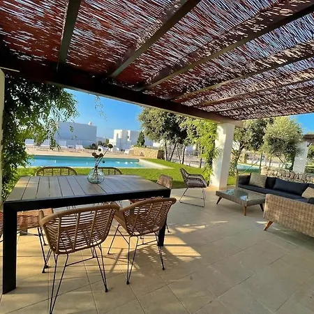 Con Piscina Privada Y Ac
